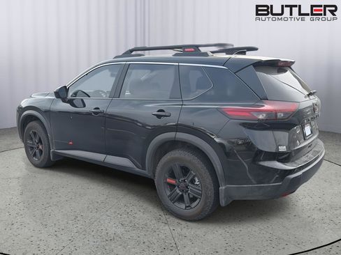 Used 2025 Nissan Rogue SV image 8