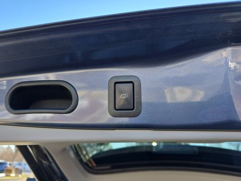 Used 2015 Toyota Highlander XLE image 13