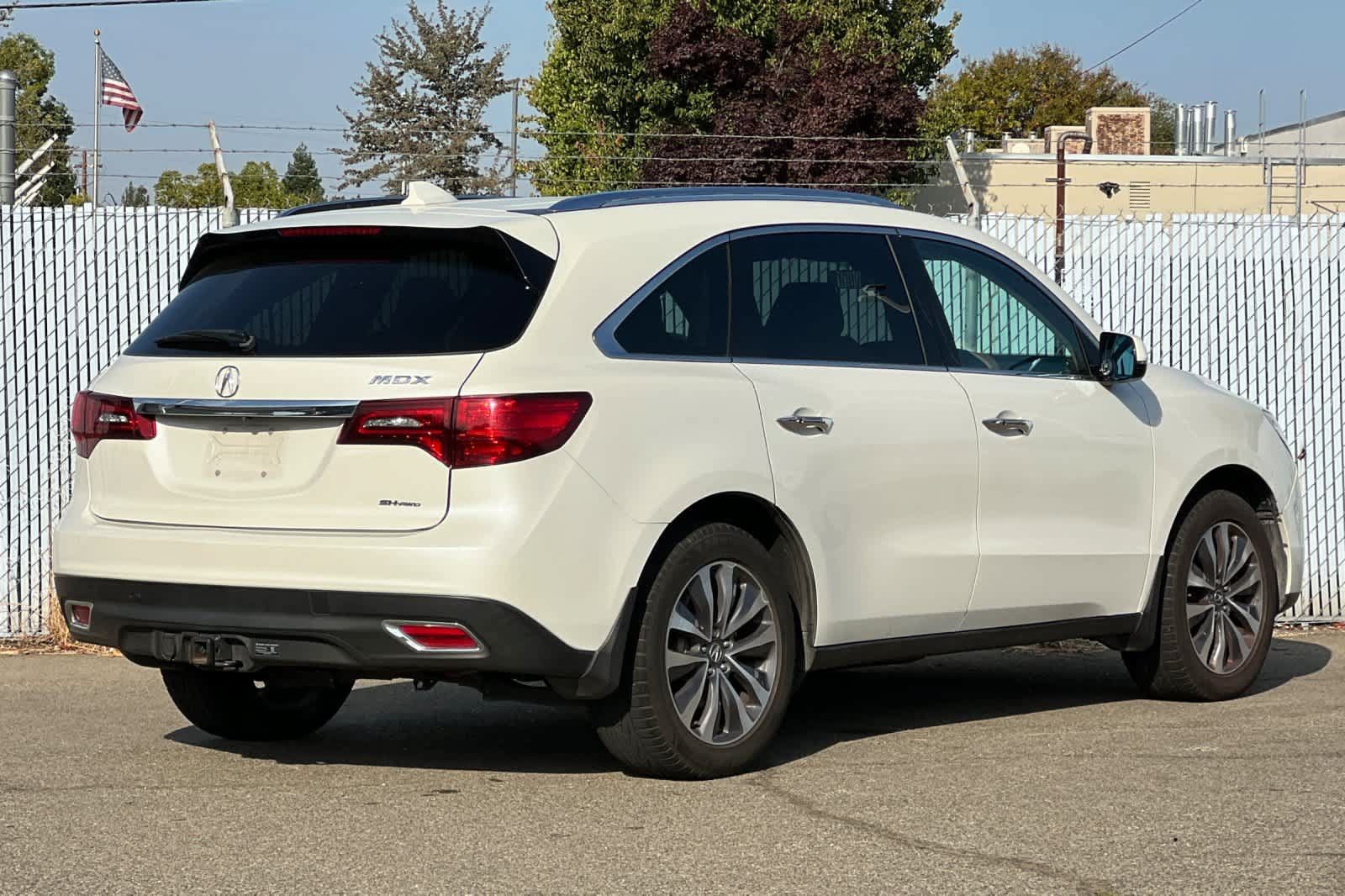 Used 2016 Acura MDX w/ Technology Package AWD/4WD image 3