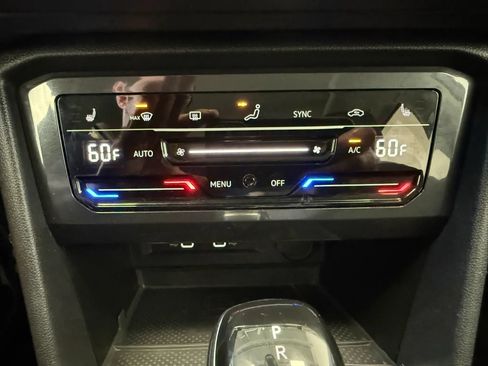 Used 2023 Volkswagen Tiguan SE w/ Panoramic Sunroof Package AWD/4WD image 23
