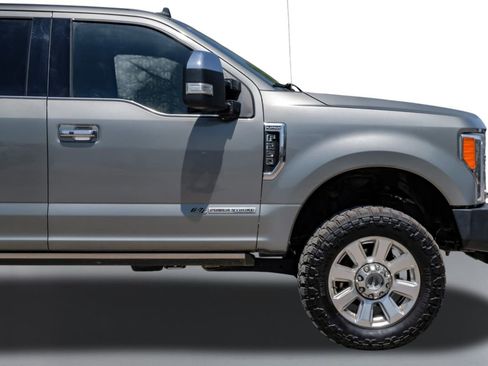 Used 2019 Ford F250 Platinum w/ Platinum Ultimate Package image 7