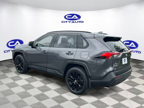 Used 2020 Toyota RAV4 XLE Premium FWD image 7