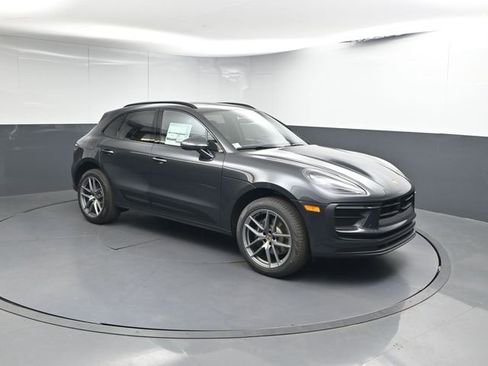 New 2026 Porsche Macan image 25