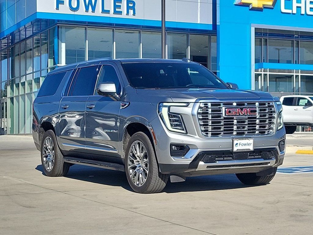 Used 2025 GMC Yukon XL Denali AWD/4WD image 2