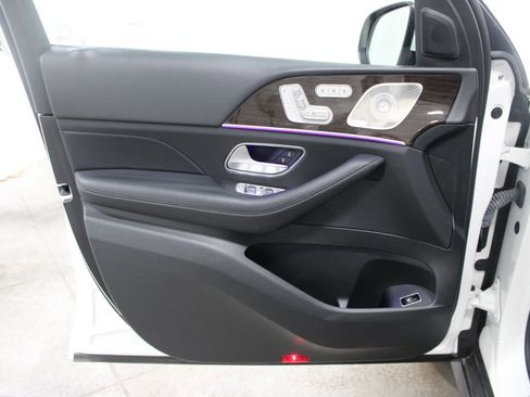 Used 2024 Mercedes-Benz GLS 450 4MATIC image 18