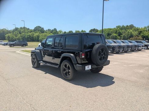 Used 2023 Jeep Wrangler Unlimited Sport AWD/4WD image 3