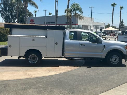 Used 2022 Ford F350 XL w/ Trailer Tow Package image 3