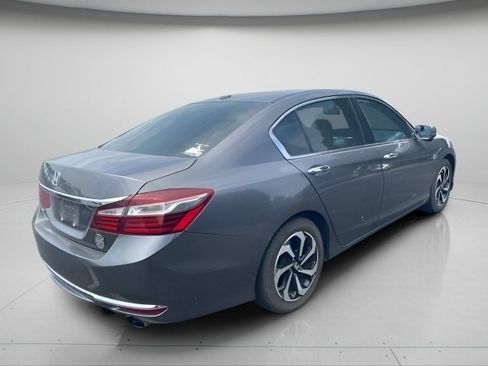 Used 2017 Honda Accord EX image 11