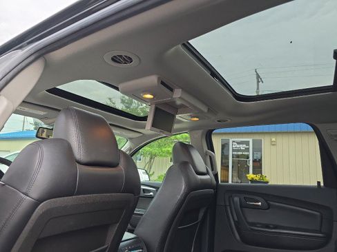 Used 2011 Chevrolet Traverse LT w/ LPO, 'HIT The Road' Package FWD image 28