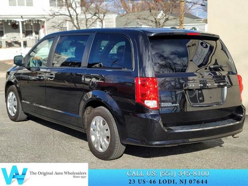Used 2019 Dodge Grand Caravan SE w/ UConnect Hands-Free Group image 4