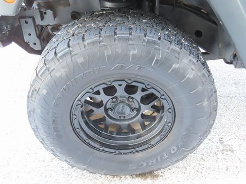 Used 2016 Jeep Wrangler Unlimited Rubicon w/ Dual Top Group image 15