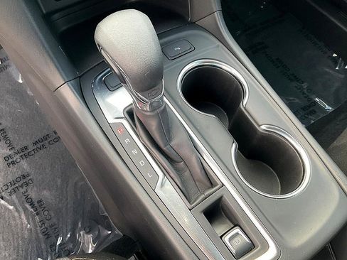 Used 2024 Chevrolet Equinox LT image 28