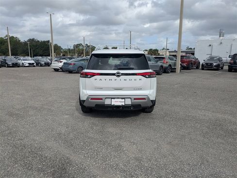 New 2025 Nissan Pathfinder Platinum image 4