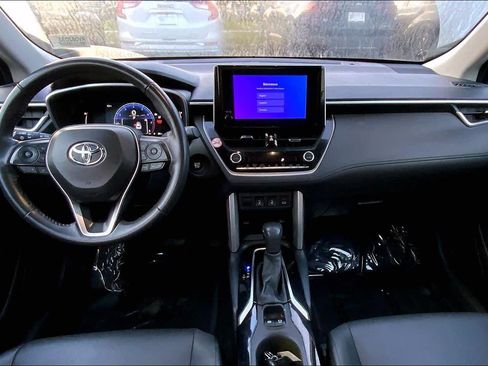 Used 2024 Toyota Corolla Cross XLE FWD image 15