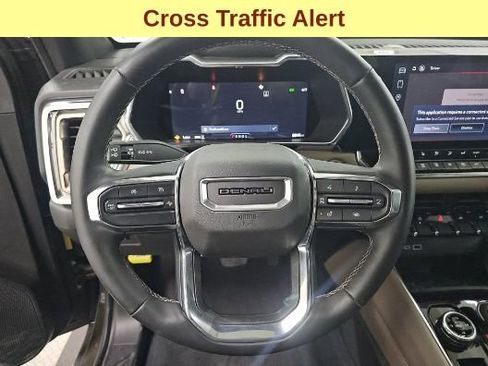 Used 2023 GMC Canyon Denali image 11