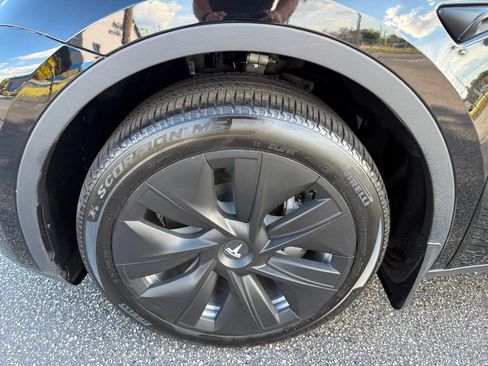 Used 2024 Tesla Model Y Long Range image 37