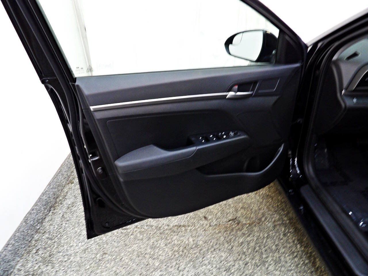 Used 2019 Hyundai Elantra SE w/ Cargo Package FWD image 15