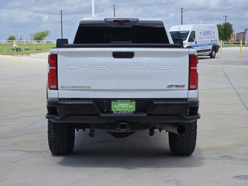 Used 2024 Chevrolet Silverado 2500 ZR2 w/ Technology Package AWD/4WD image 7
