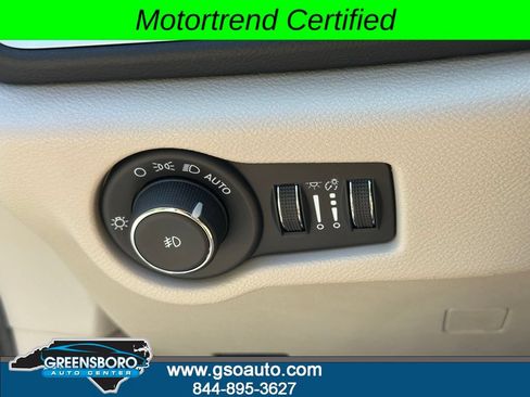 Used 2024 Chrysler Pacifica Touring-L FWD image 30