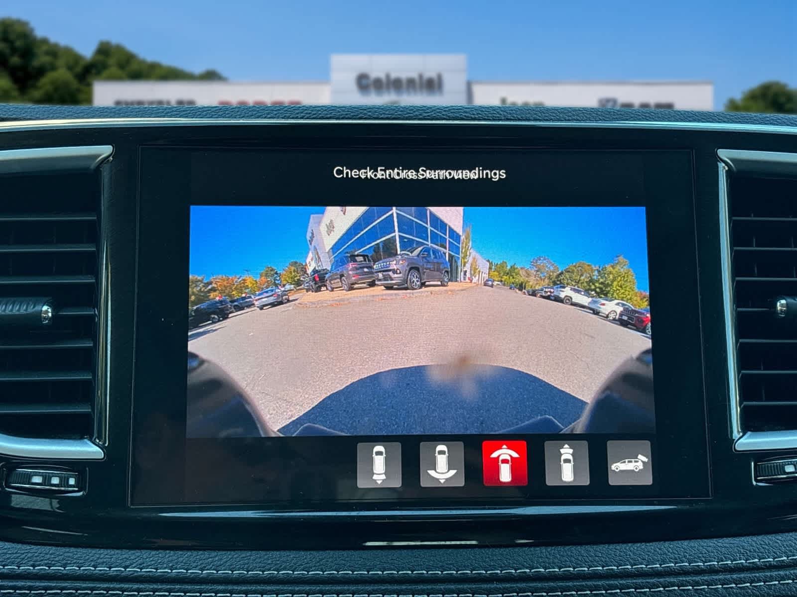 Used 2023 Chrysler Pacifica Limited w/ Uconnect Theater Family Group FWD image 30