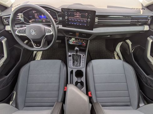 Used 2025 Volkswagen Jetta SE FWD image 17