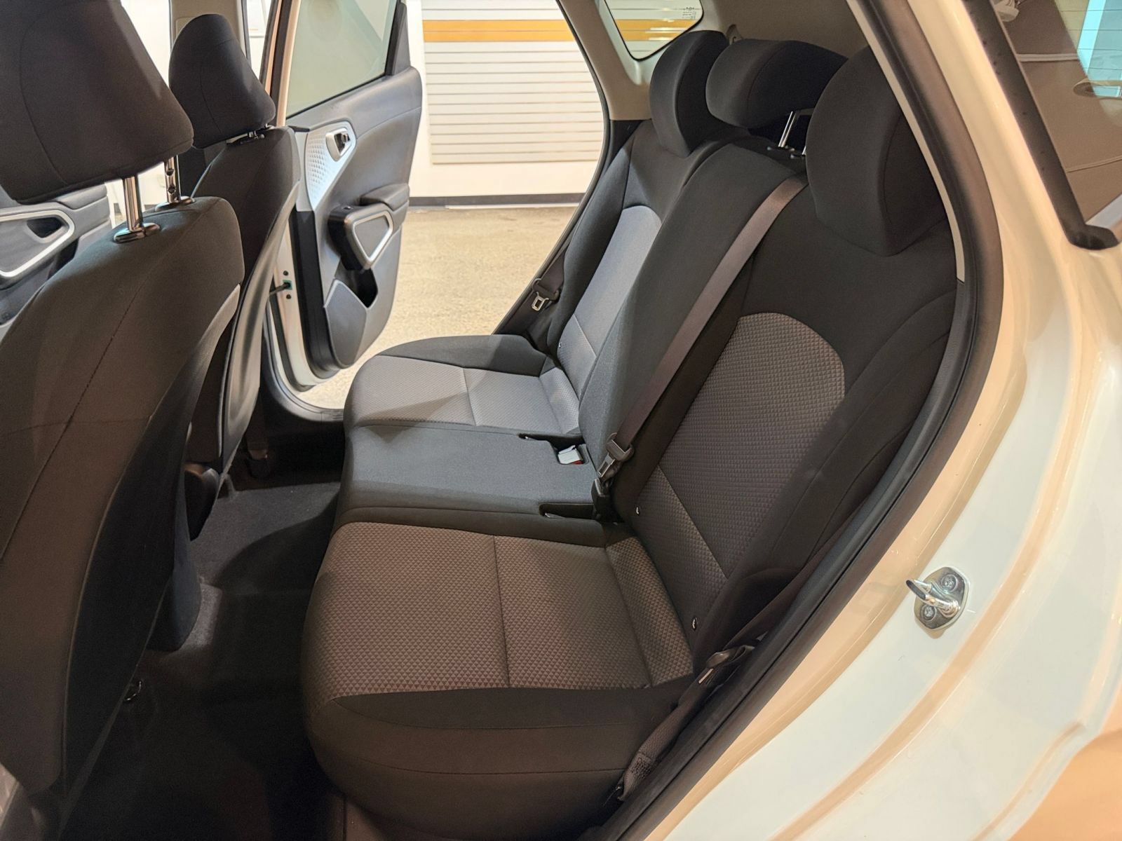 Used 2025 Kia Soul LX w/ LX Technology Package FWD image 37
