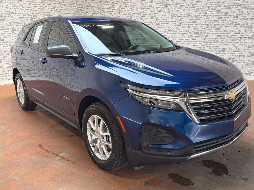 Used 2023 Chevrolet Equinox LS w/ LS Convenience Package FWD image 1
