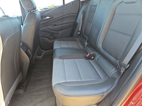 Used 2024 Chevrolet Trax LT w/ Driver Confidence Package FWD image 16