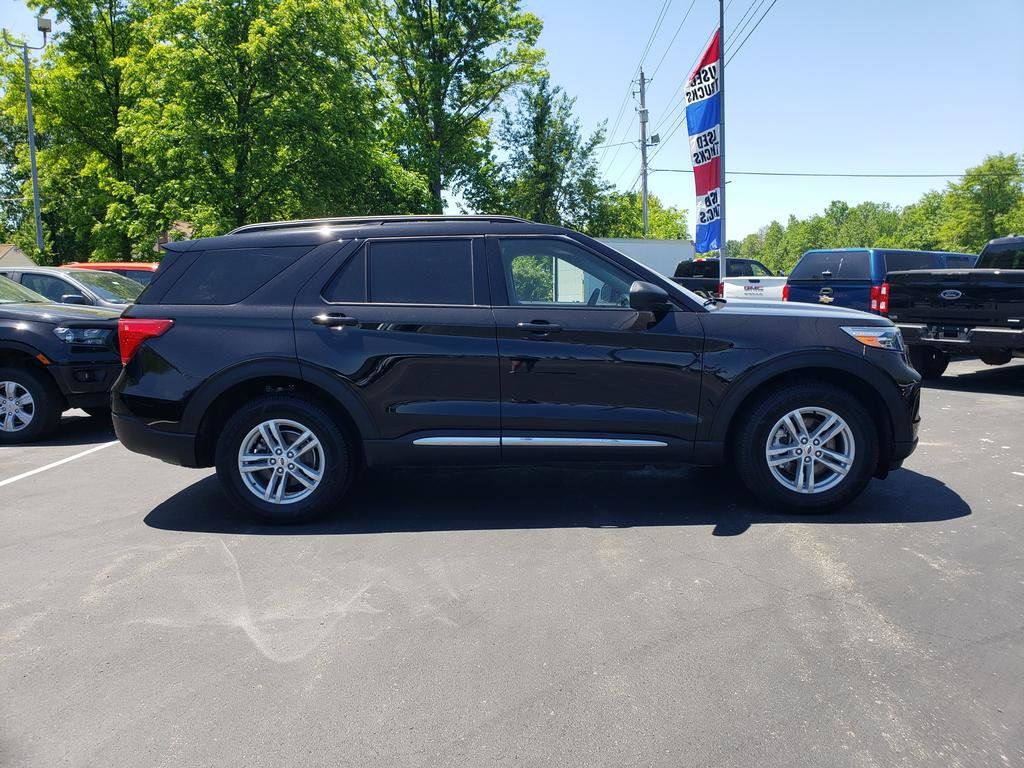 Used 2023 Ford Explorer XLT AWD/4WD image 4