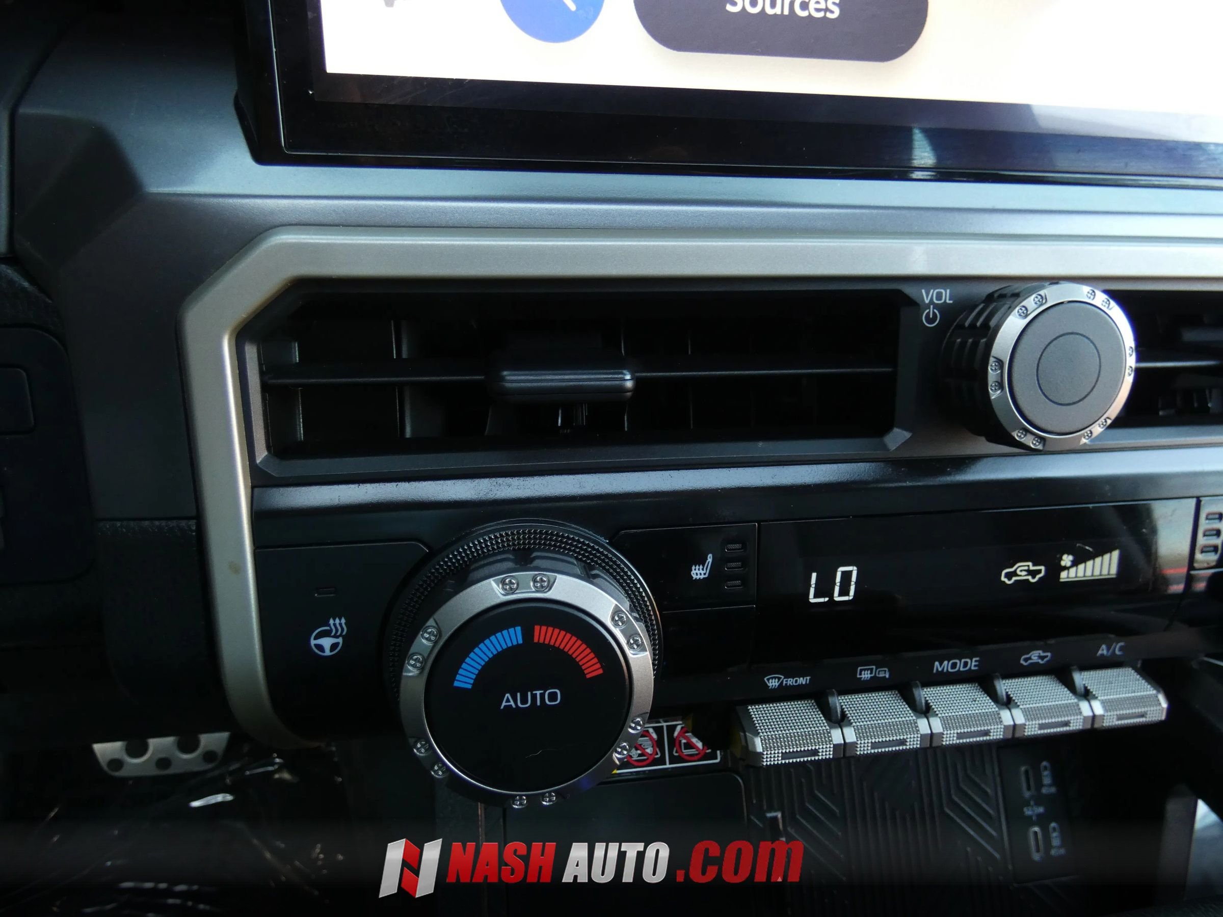 Used 2026 Toyota Tacoma TRD Sport w/ TRD Sport Upgrade Package AWD/4WD image 57