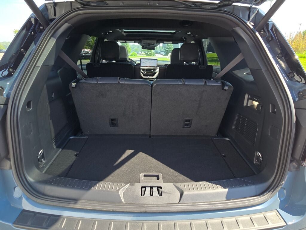 Used 2025 Ford Explorer ST w/ Sun And Sound Package AWD/4WD image 15