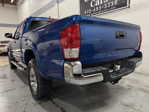 Used 2017 Toyota Tacoma SR5 w/ Tow Package RWD image 11