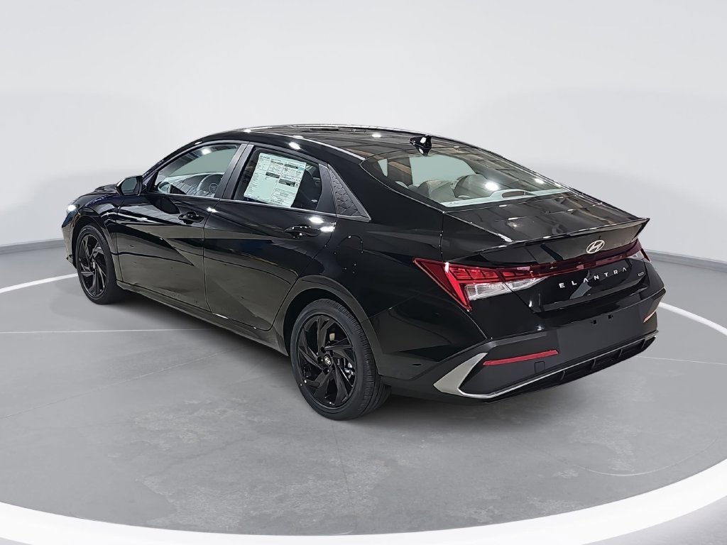 New 2026 Hyundai Elantra SEL FWD image 8