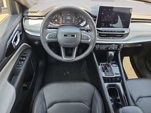 Used 2025 Jeep Compass Limited AWD/4WD image 12
