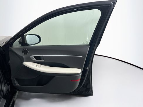 Used 2025 Hyundai Sonata SEL FWD image 32