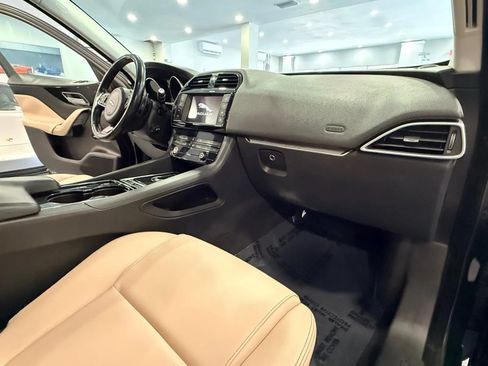 Used 2017 Jaguar F-PACE Premium AWD/4WD image 10