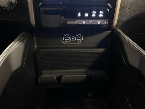 Used 2022 RAM 1500 Laramie AWD/4WD image 18