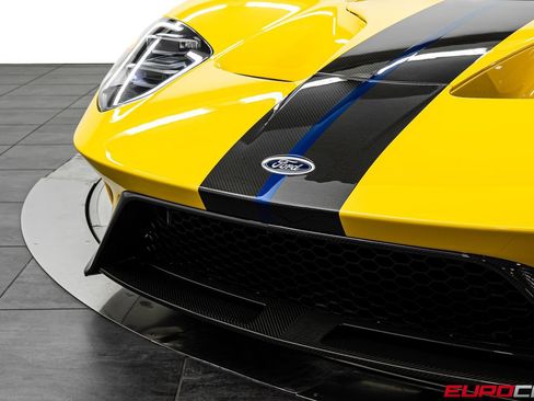 Used 2020 Ford GT Carbon Series RWD image 12
