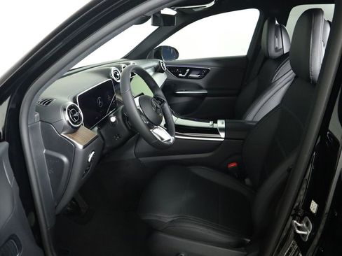 Used 2025 Mercedes-Benz GLC 300 image 19