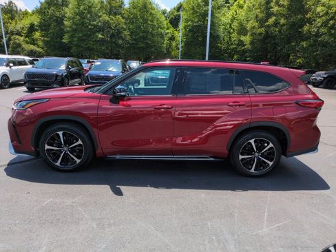Used 2021 Toyota Highlander XSE AWD/4WD image 4