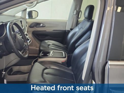 Used 2023 Chrysler Pacifica Touring-L FWD image 8