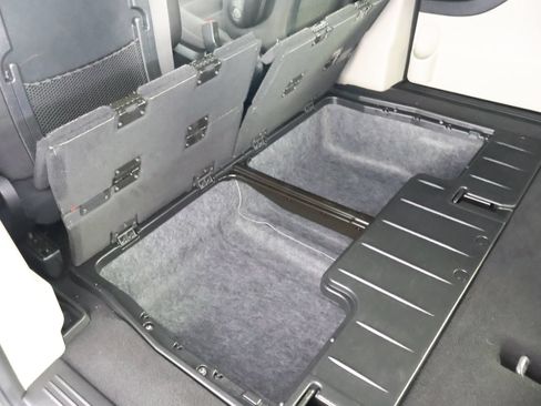 Used 2018 Dodge Grand Caravan SE FWD image 42