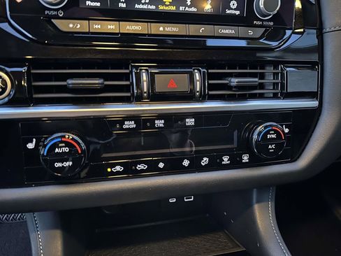 Used 2024 Nissan Pathfinder SV image 31