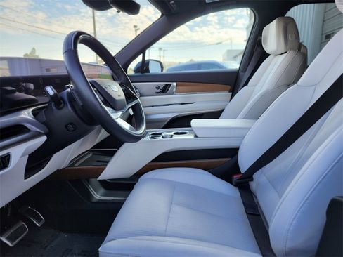 Used 2026 Cadillac Vistiq Luxury image 18