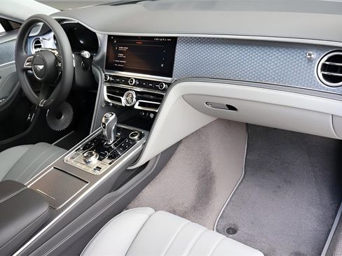 New 2025 Bentley Flying Spur image 2