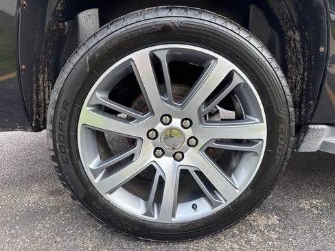 Used 2013 Chevrolet Avalanche LTZ AWD/4WD image 10