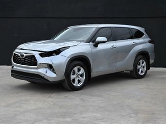 Used 2025 Toyota Highlander LE video 2