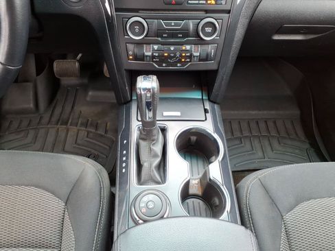 Used 2016 Ford Explorer XLT w/ Equipment Group 201A AWD/4WD image 20