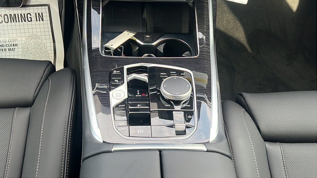 New 2027 BMW X7 xDrive40i w/ M Sport Package AWD/4WD image 16