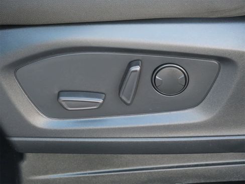 Used 2024 Ford Explorer XLT w/ Class IV Trailer Tow Package image 10